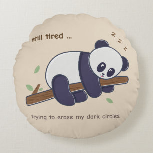 Cojín Redondo Lazy Panda Quote – Aún Cansado y Ojeras