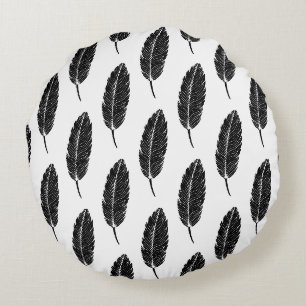 Cojín Redondo Linocut de plumas rusticas en blanco y negro