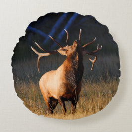 Cojín Redondo Los alces de Bull con dirigen detrás
