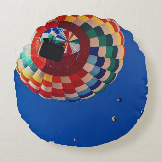 Cojín Redondo Low angle photography of balloons (Anverso)