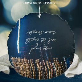 Cojín Redondo Luces de la ciudad sobre fondo azul oscuro