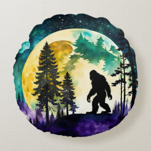 Cojín Redondo Luna llena Sasquatch en la montaña
