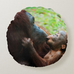 Cojín Redondo Madre de orangután y bebé