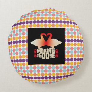 COJÍN REDONDO MAKING THE GOOSE BY MASANSER PIXELAT