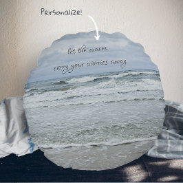 Cojín Redondo Mar majestuoso con olas bajo cielos tormentosos