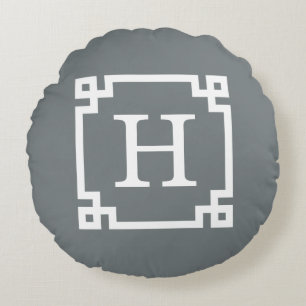 Cojín Redondo Marco de Llave Griega Blanco Carbón #2 Monograma I