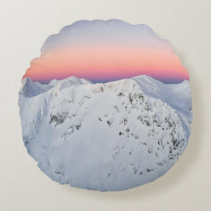 COJÍN REDONDO MÁXIMO DE MONTAÑA CUBIERTO CON NIEVE