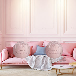 Cojín Redondo Monograma de goteo rosa de Quinceanera