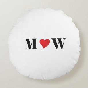 Cojín Redondo Monograma de la pareja de personalizados de corazó