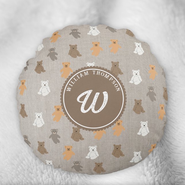 Cojín Redondo Monograma inicial de patrón de oso corto (Cute Bear Pattern Initial Monogram Round Pillow)