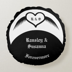 Cojín Redondo Monogramado Boda gótico Personalizado del corazón