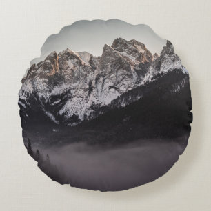 COJÍN REDONDO MONTAÑA ROCKY BAJO GRIS KY