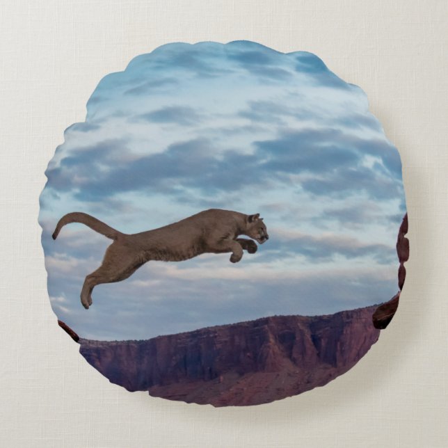 Cojín Redondo Mountain Lion Jumping Morning Skyjump,lion,animal, (Anverso)