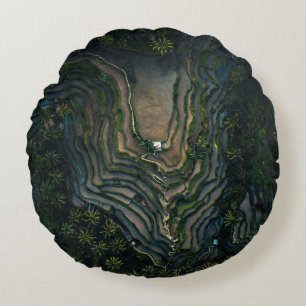 Cojín Redondo musgo verde sobre roca negra