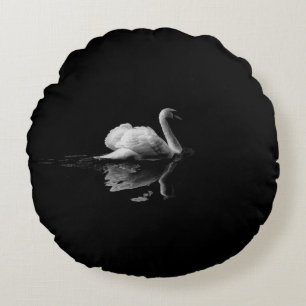 COJÍN REDONDO MUTE SWAN EN FOTOGRAFÍA DE BAJA LUZ