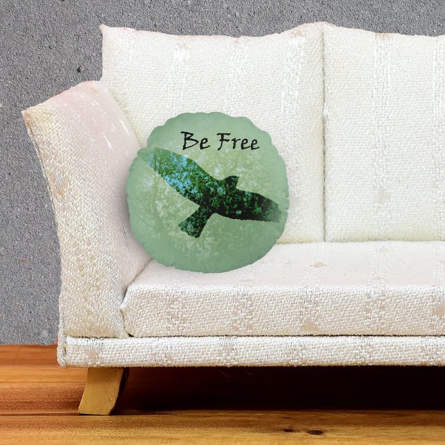 Cojín Redondo Naturaleza Árboles verdes Pájaros lanzando cuerdas (Transparent silhouette flying black crow treetops on green decorative pillow.)