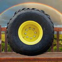 neumático de rueda del tractor amarillo