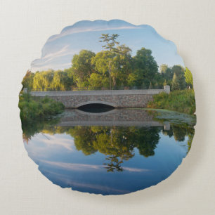 Cojín Redondo Normandale Lake Park y Bridge Round Pillow