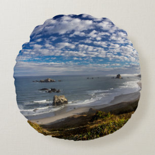 Cojín Redondo Nubes matutinas y niebla en la playa