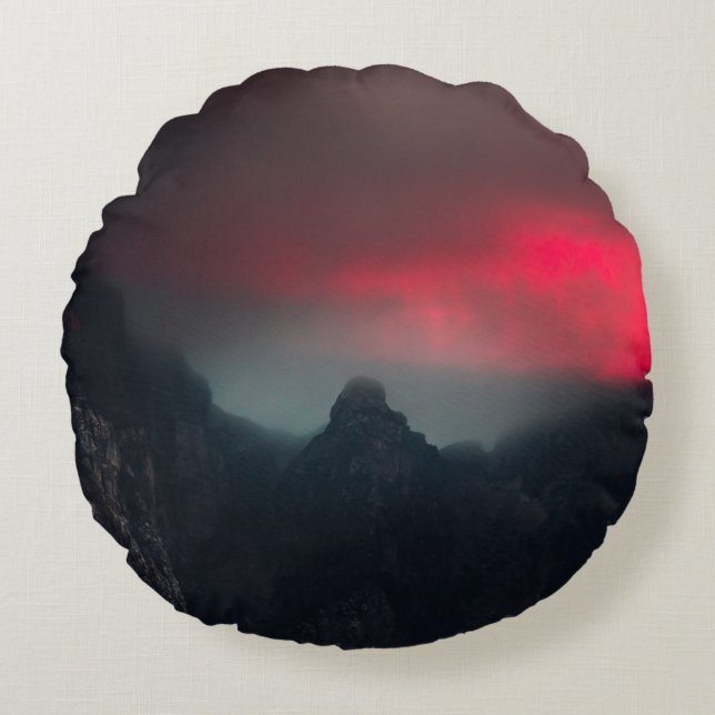 Cojín Redondo Nubes, niebla y montañas ardiendo (Anverso)