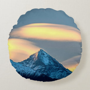Cojín Redondo Nubes únicas sobre montañas cubiertas de nieve