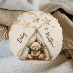 Cojín Redondo Oso de Teddy teepee estrellas beige marrón boho nu<br><div class="desc">Eleve el encanto acogedor de su vivero con nuestro Cojín decorativo de enfermería de Teddy Bear personalizado. En esta adorable almohada encontramos un osito de peluche sonriente, sentado en una tepee de estilo boho con un suave fondo beige y estrellas que evocan una sensación de calidez y nostalgia perfecta para...</div>