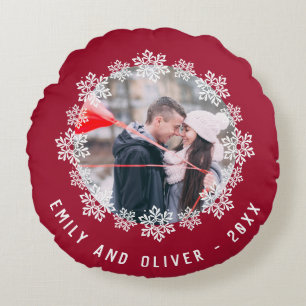 Cojín Redondo Pareja de marco de copo de nieve roja, foto de Kee