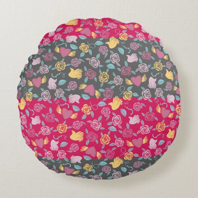 Cojín Redondo Patrón de rosas, corazones y manos (Anverso)