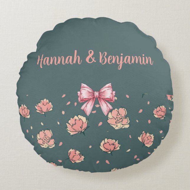 Cojín Redondo Patrón Peony Rosa y Bow (Anverso)