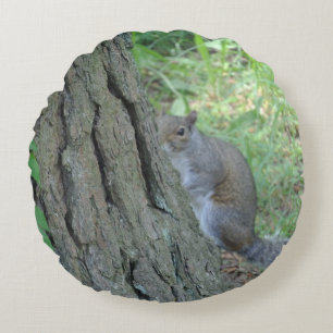Cojín Redondo Peek A Boo Squirrel -