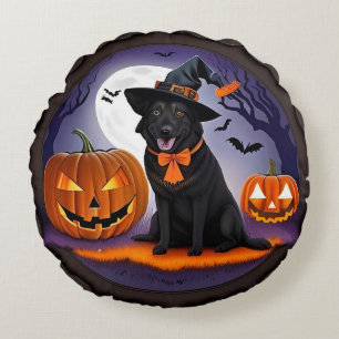 Cojín Redondo Perro negro con traje de bruja con calabazas