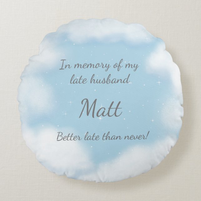Cojín Redondo personalizado gracioso: "Esposo mejor tarde que nu (Anverso)