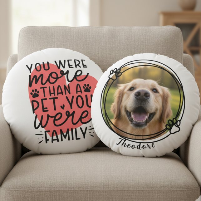 Cojín Redondo Puente Arcoíris Memorial para Mascotas Pérdida de  (Heartfelt pet memorial round pillow for dog loss—a comforting sympathy gift idea for her.)