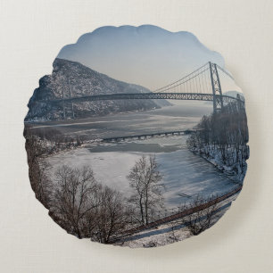 Cojín Redondo Puente de la montaña del oso