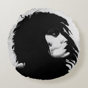 Cojín Redondo Retrato de diosa gótico Arrojado de arte original