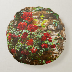 Cojín Redondo Roses rojos contra un muro de piedra