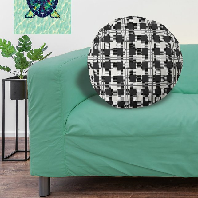 Cojín Redondo Rústico Gris Oscuro Descolgado De Búfalo Blanco (Buffalo Plaid Dark Gray and Buttercream Plain Round Pillow)