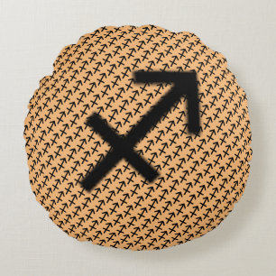 Cojín Redondo Sagittatius Zodiac Symbol Standard por K Yoncich