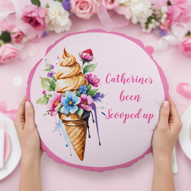Cojín Redondo Se La Han Tragado Fiesta de Despedida de Soltera d (Front view girly pretty pink ice cream themed pillow for she’s been scooped up theme bride to be)