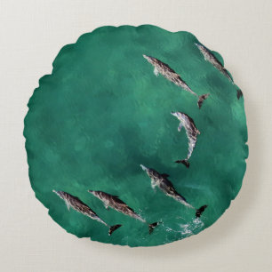 COJÍN REDONDO SEIS DELFINES EN AGUA TRANQUILA