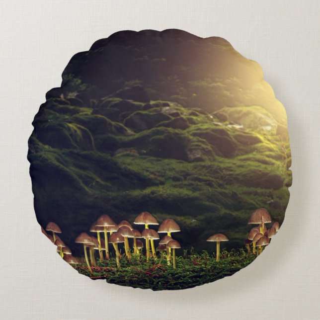 Cojín Redondo Setas silvestres maduras en el bosque (Anverso)