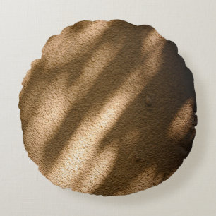 Cojín Redondo Shadow on brown carpeted floor