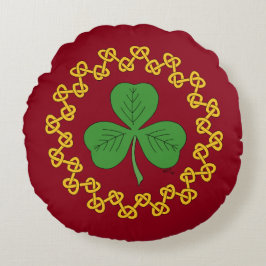 Cojín Redondo Shamrock y Knotwork en rojo