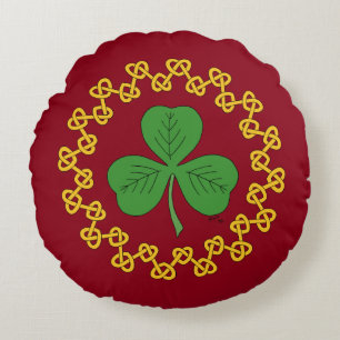 Cojín Redondo Shamrock y Knotwork en rojo