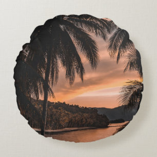 Cojín Redondo Silhouette de palmera durante la hora dorada
