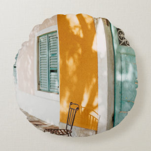 Cojín Redondo Silla metalizado negra cerca de la puerta