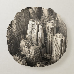 Cojín Redondo Skyline de Manhattan, aéreo blanco y negro.