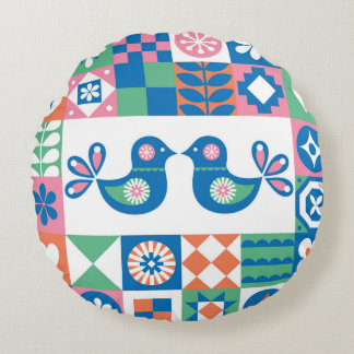 Cojín Redondo Tarjeta floral folclórica: Diseño escandinavo.