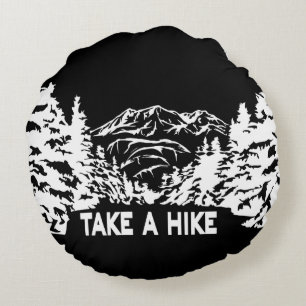 Cojín Redondo Toma una cita de Hike en el paisaje de montaña mon