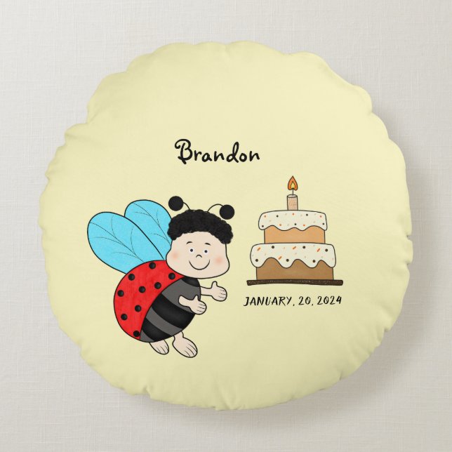 Cojín Redondo Un chico de peluche con torta (Anverso)